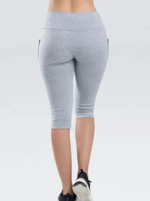 Capri Con Una Silueta Ajustada 6263