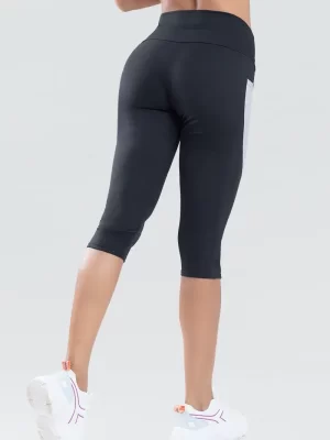 Capri Con Una Silueta Ajustada 6263