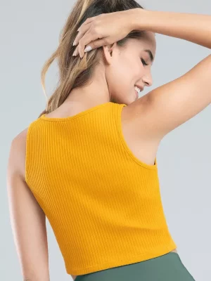 Crop Top Con Una Silueta Ajustada Y Un Scote Halter 7888